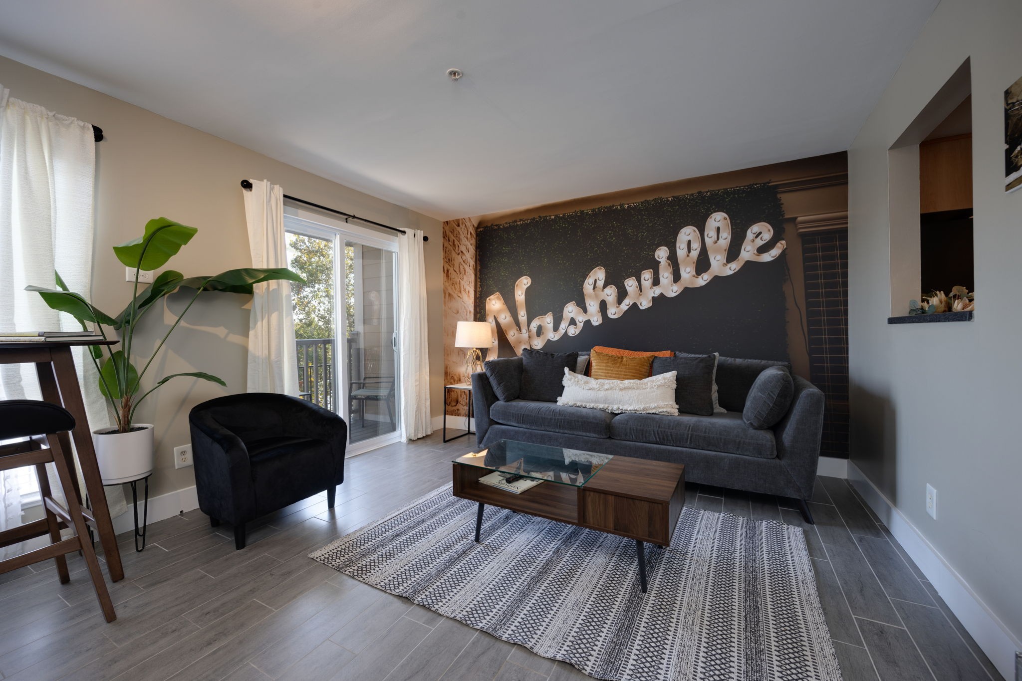 Nashville TN, 738 1ST Avenue N