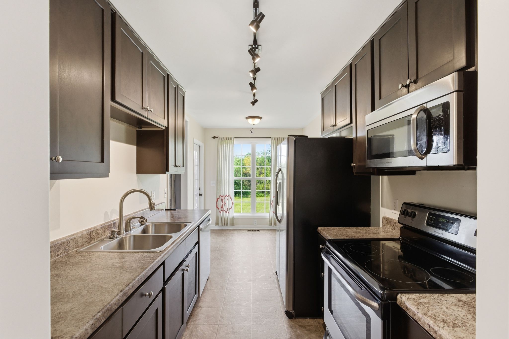 9060 Old Nashville Road Bon Aqua TN 37025