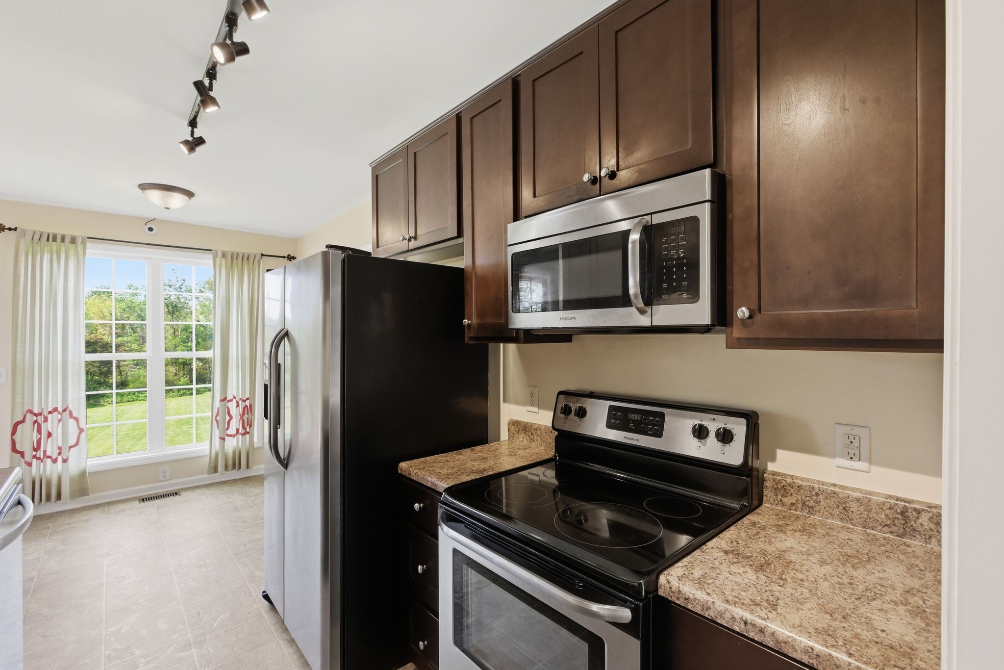 9060 Old Nashville Road Bon Aqua TN 37025