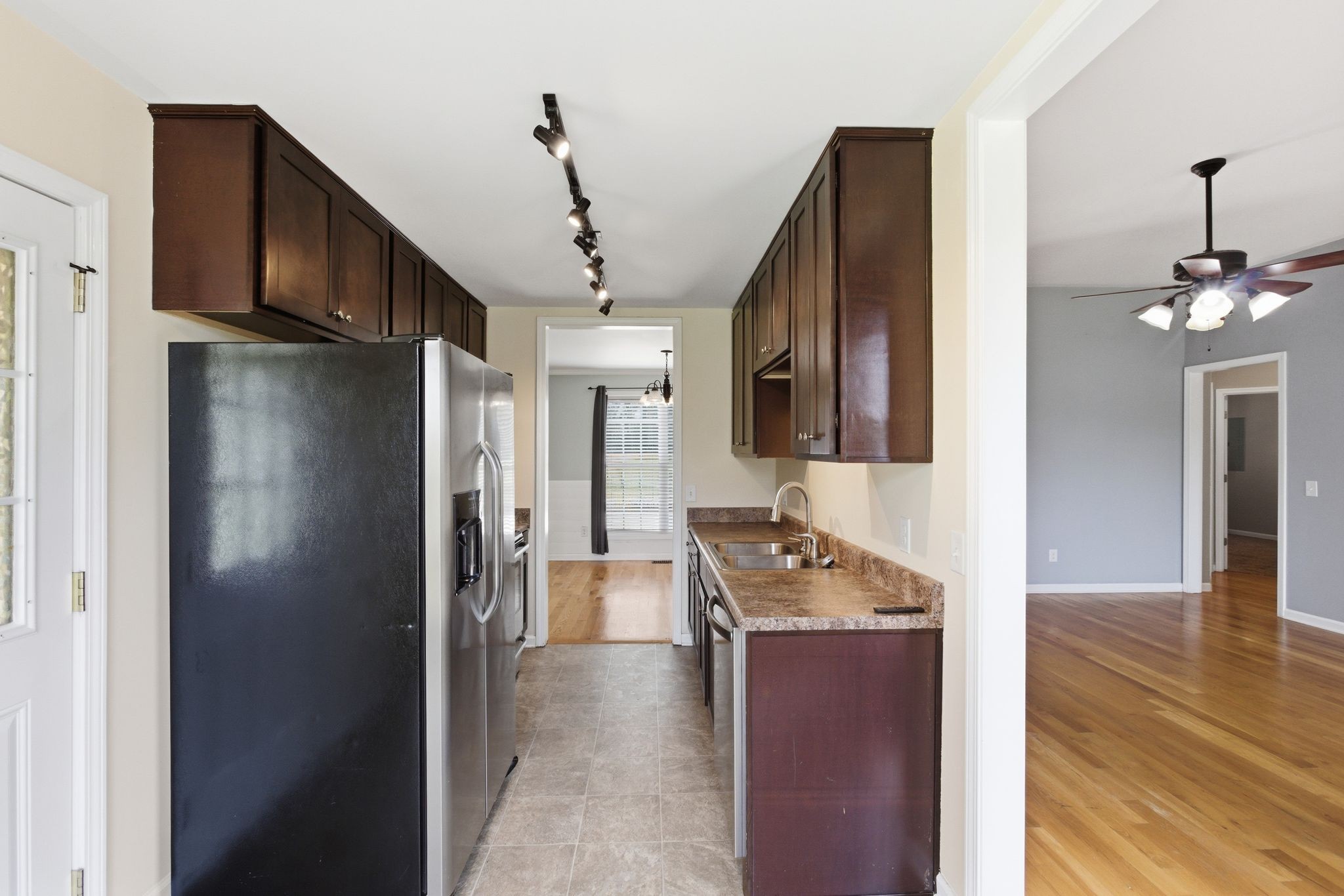 9060 Old Nashville Road Bon Aqua TN 37025