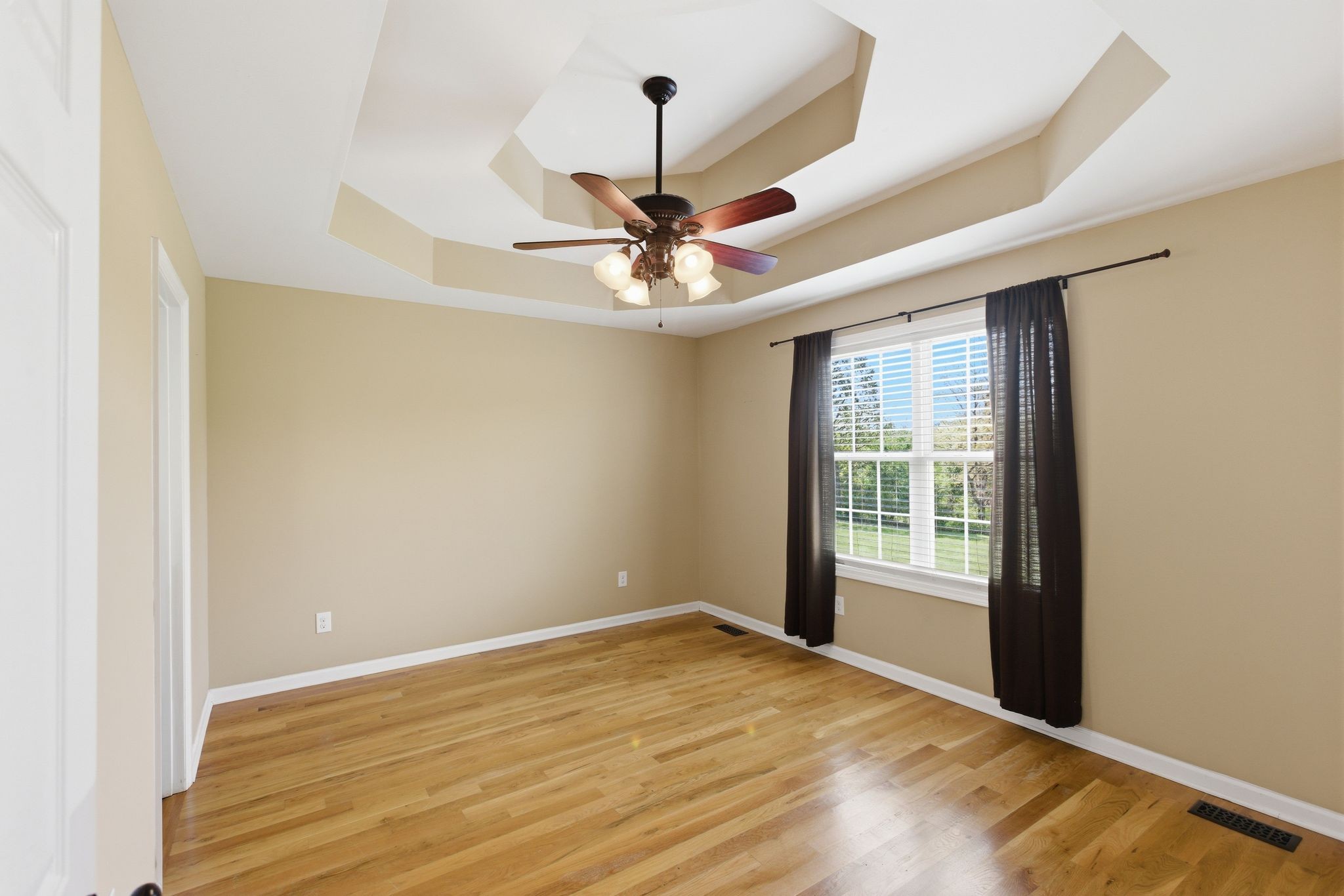 9060 Old Nashville Road Bon Aqua TN 37025