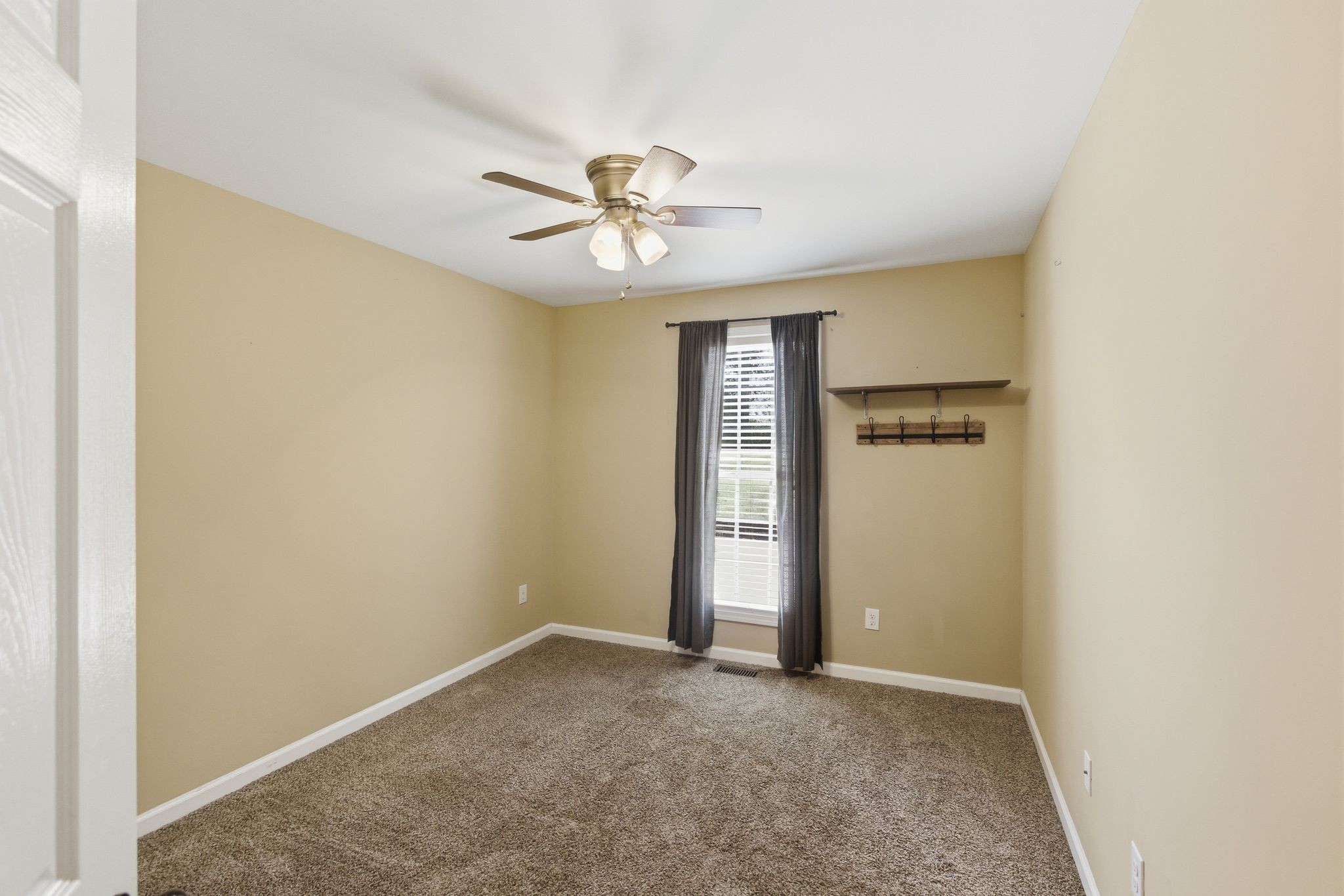 9060 Old Nashville Road Bon Aqua TN 37025