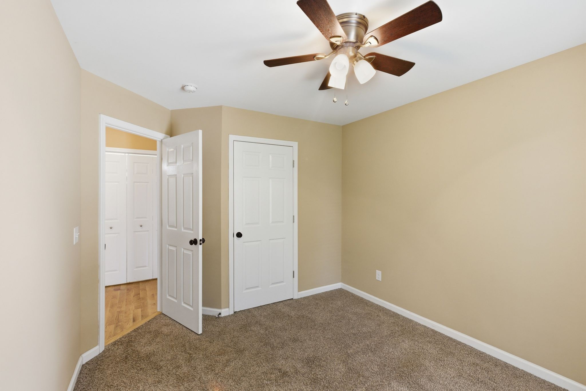 9060 Old Nashville Road Bon Aqua TN 37025