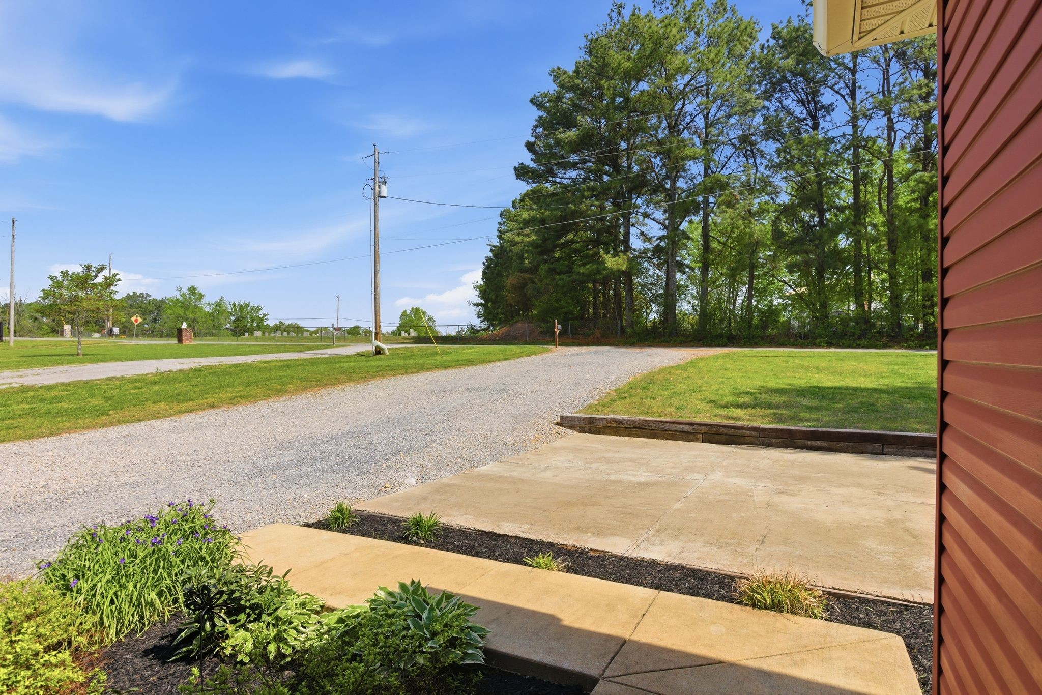 9060 Old Nashville Road Bon Aqua TN 37025
