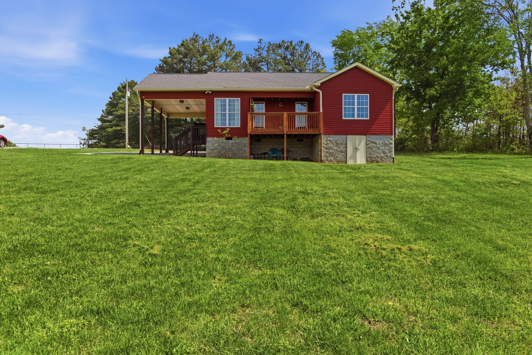 9060 Old Nashville Road Bon Aqua TN 37025