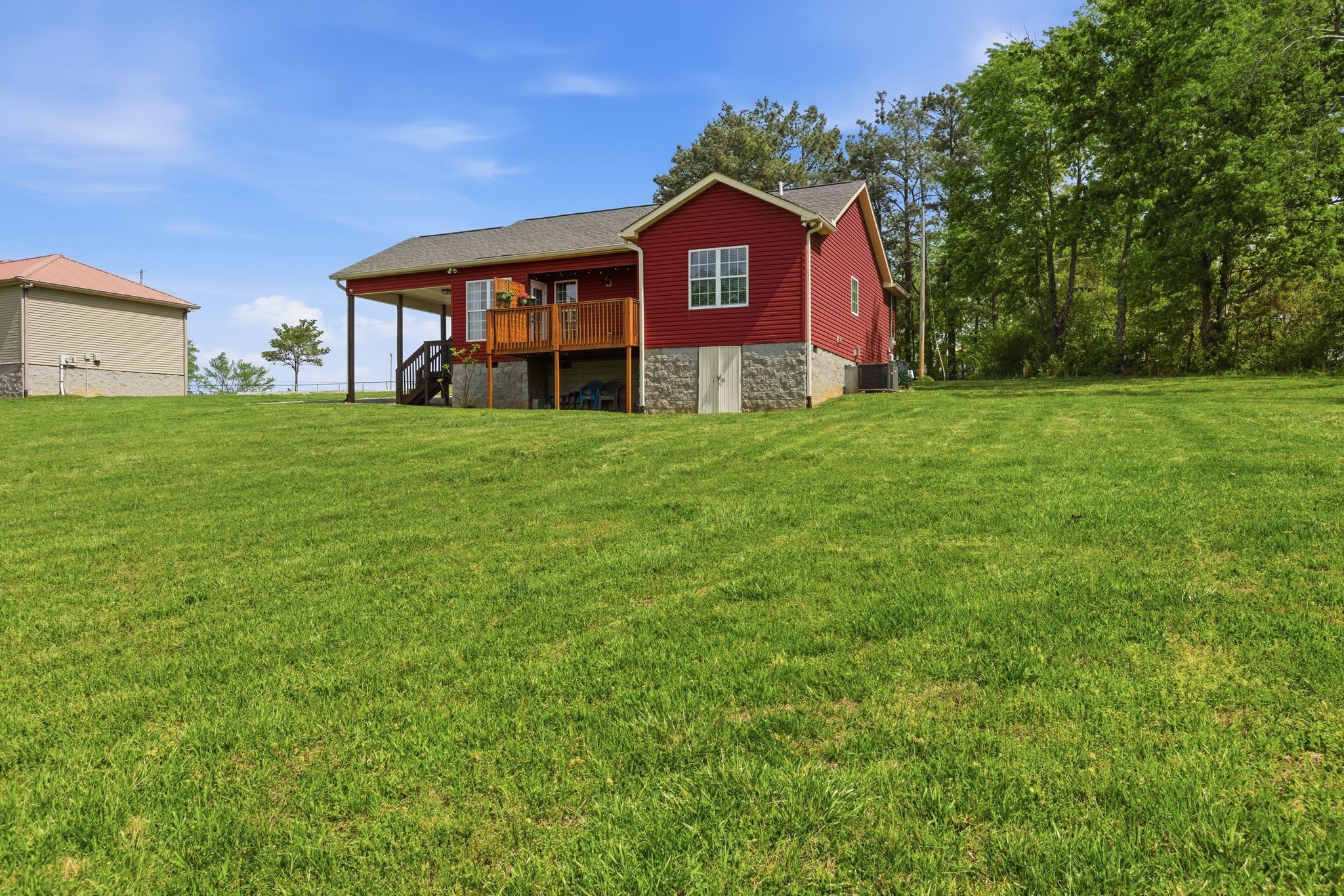 9060 Old Nashville Road Bon Aqua TN 37025