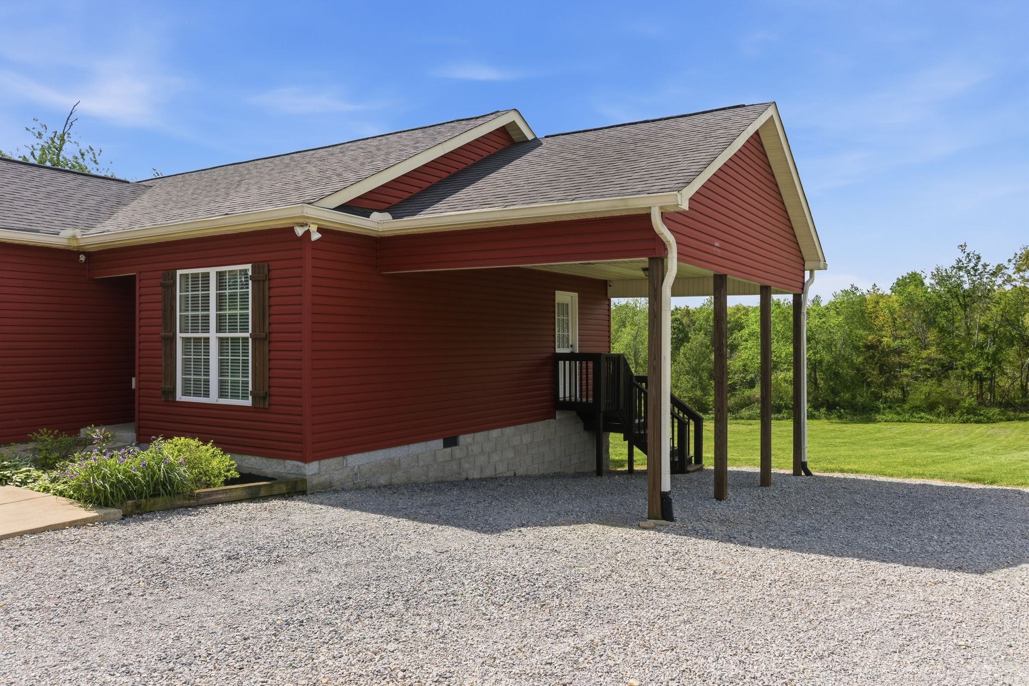 9060 Old Nashville Road Bon Aqua TN 37025