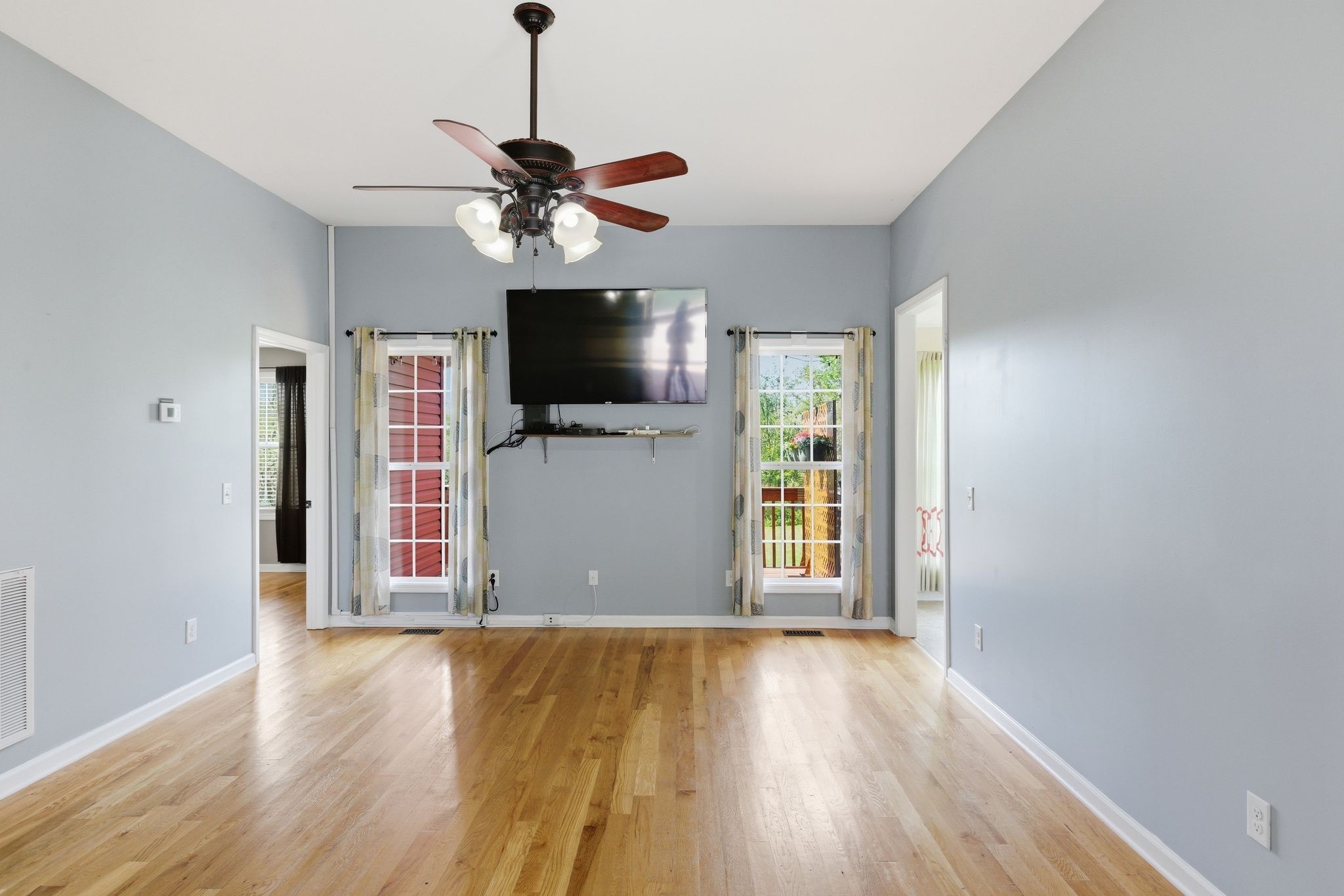 9060 Old Nashville Road Bon Aqua TN 37025