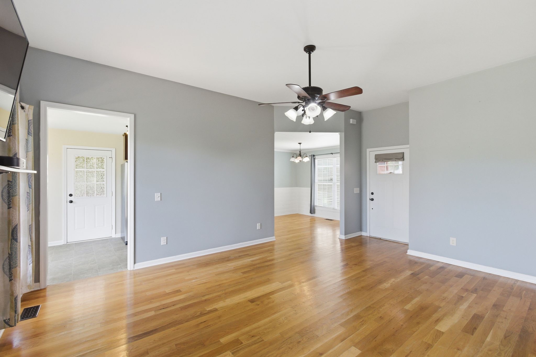9060 Old Nashville Road Bon Aqua TN 37025
