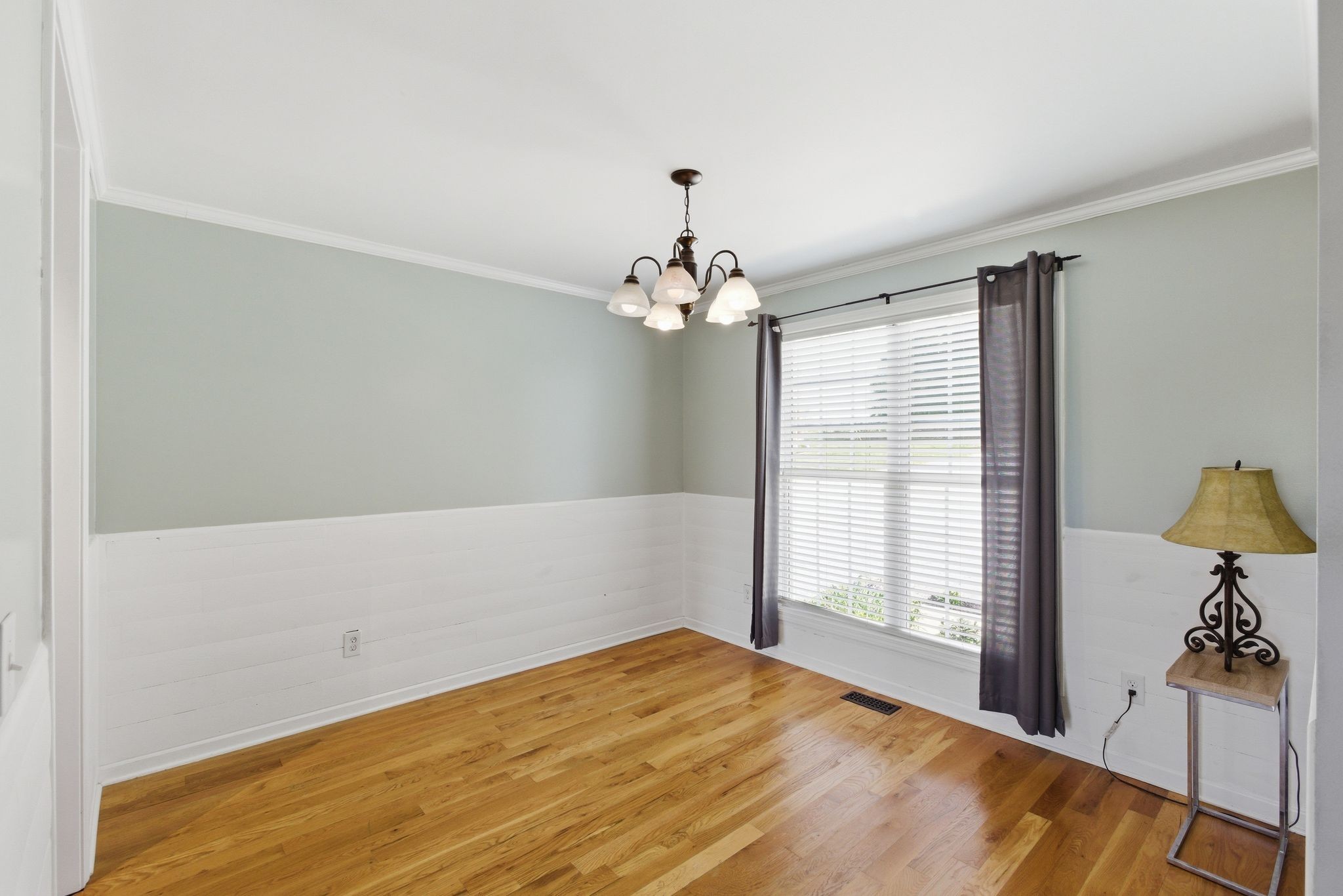 9060 Old Nashville Road Bon Aqua TN 37025