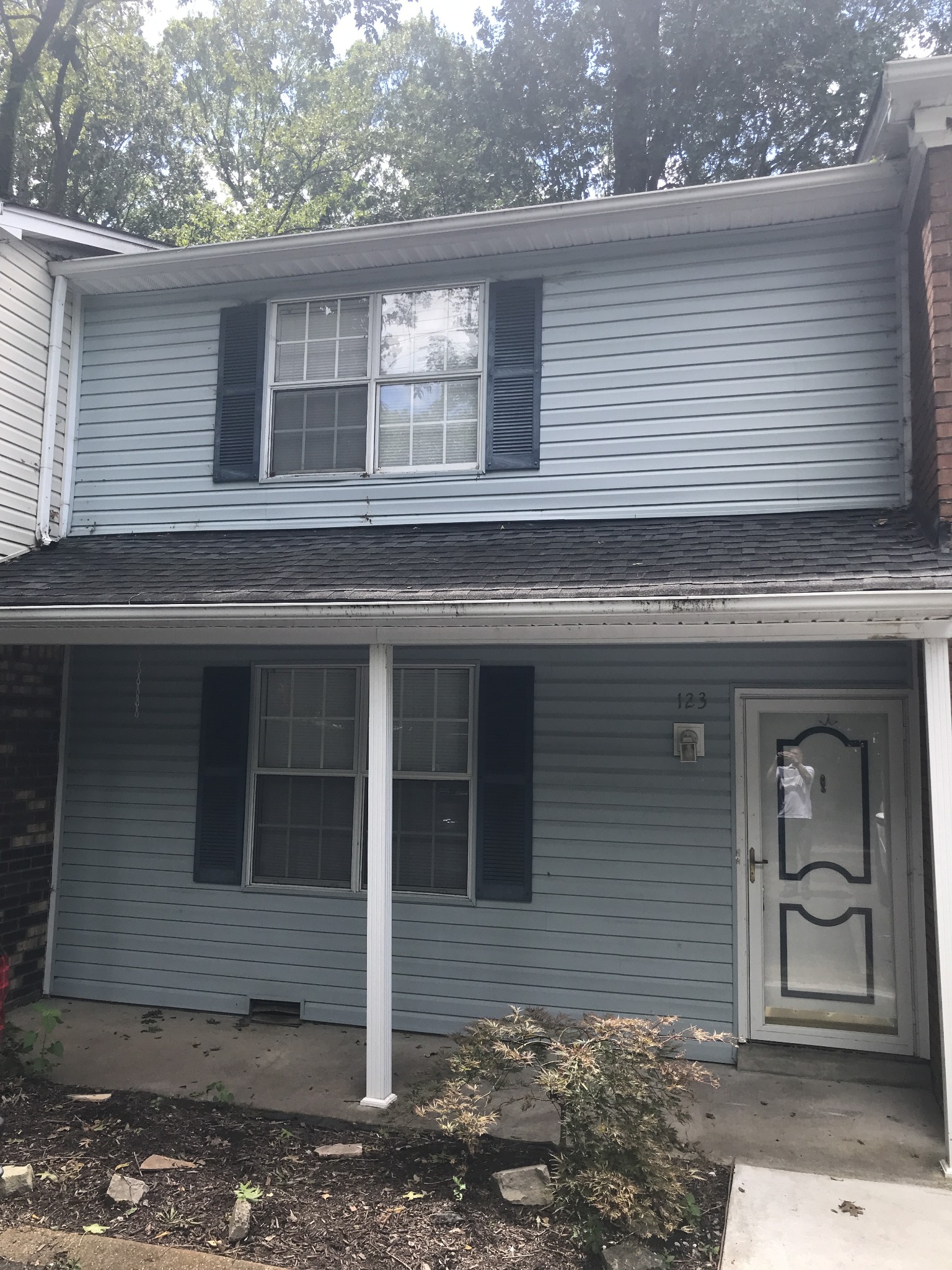 123 Five Oaks Drive Nashville TN 37217