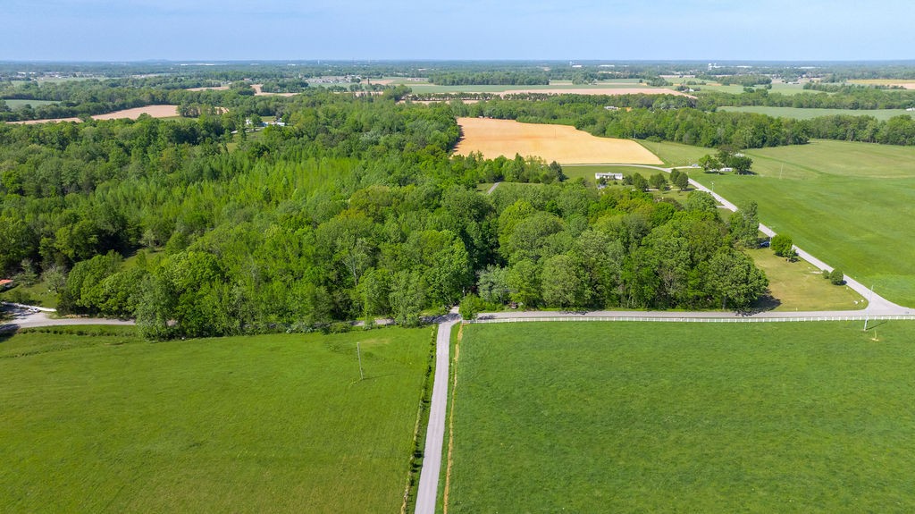 512 N Happy Hollow Road Portland TN 37148