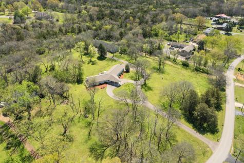 1035 Forest Harbor Drive Hendersonville TN 37075