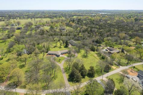 1035 Forest Harbor Drive Hendersonville TN 37075
