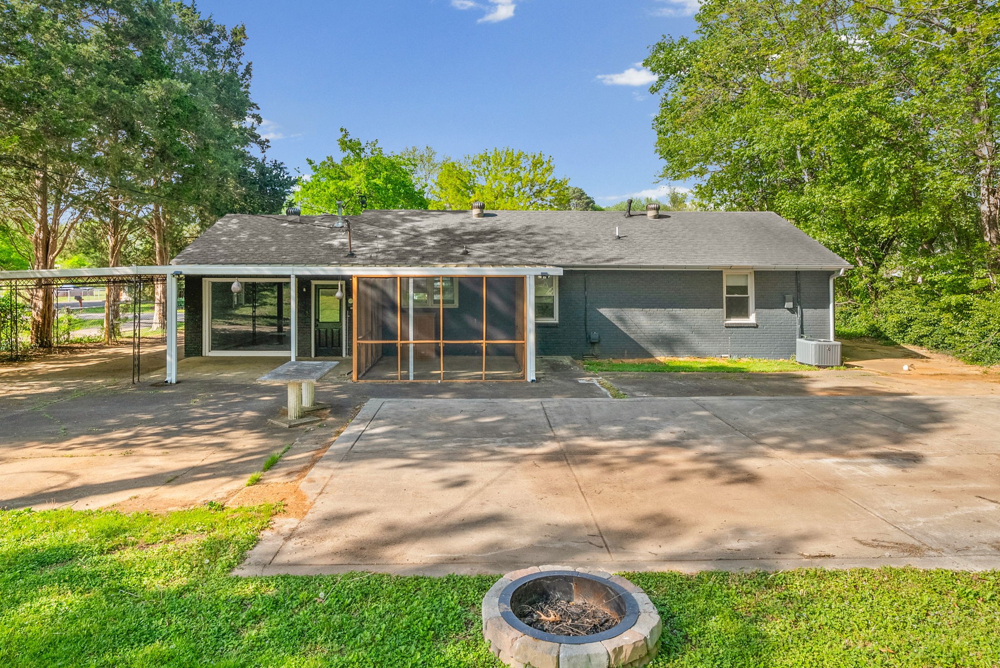16 Donelson Drive Clarksville TN 37042