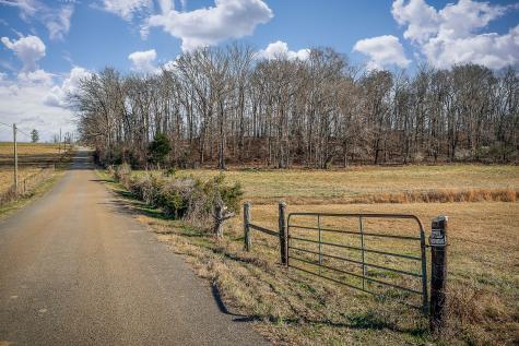 620 Roberts Cemetery Road Walling TN 38587