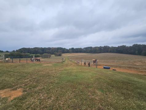 620 Roberts Cemetery Road Walling TN 38587