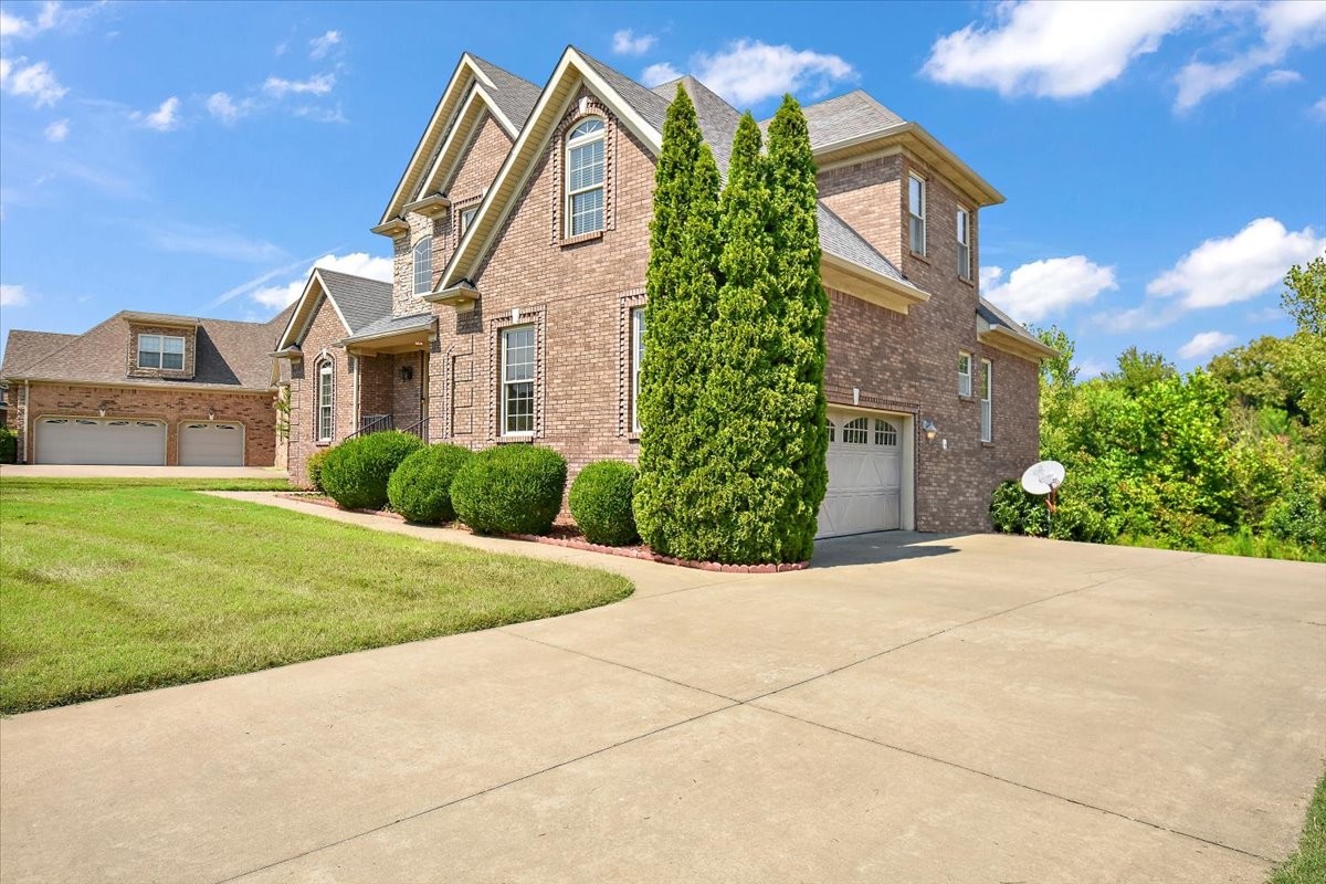 2497 Settlers Trace Clarksville TN 37043