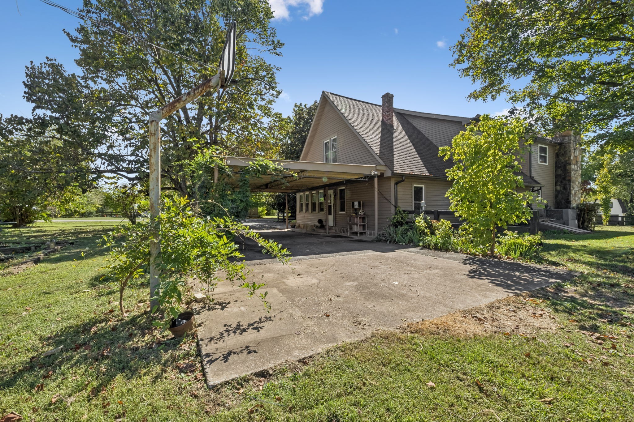 701 Hafner Road Charlotte TN 37036