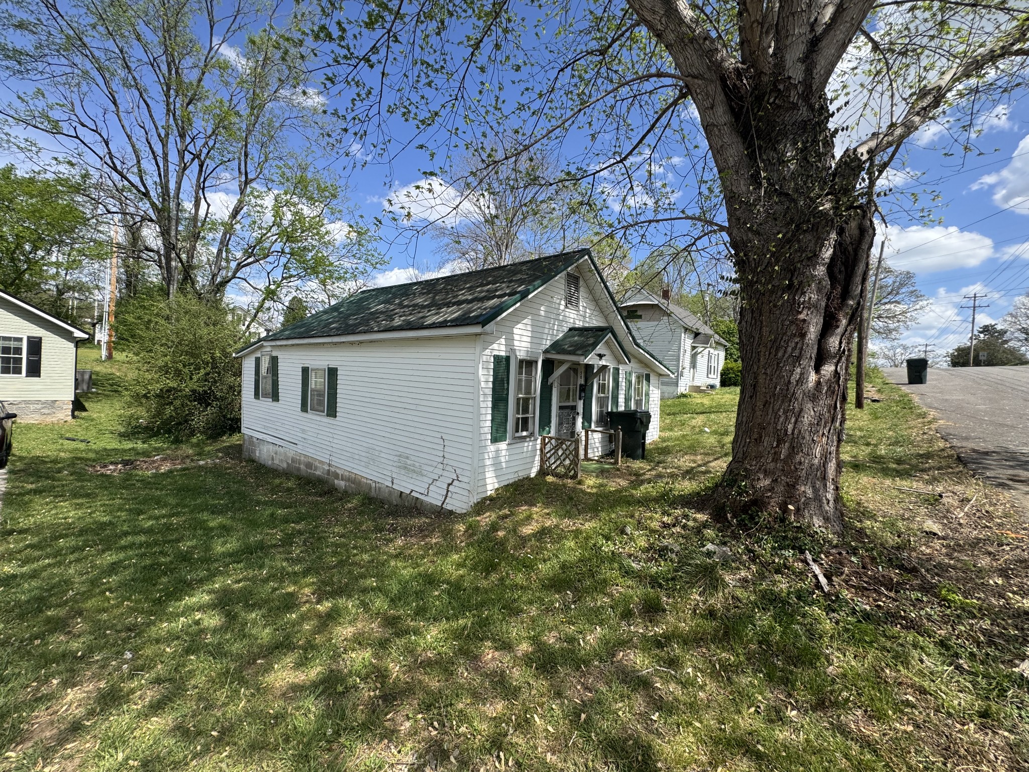 501 W Chestnut Street Dickson TN 37055