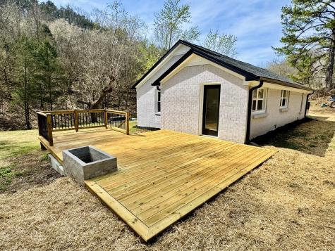 220 Friendship Hollow Road, S Pleasant Shade TN 37145