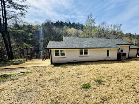 220 Friendship Hollow Road, S Pleasant Shade TN 37145