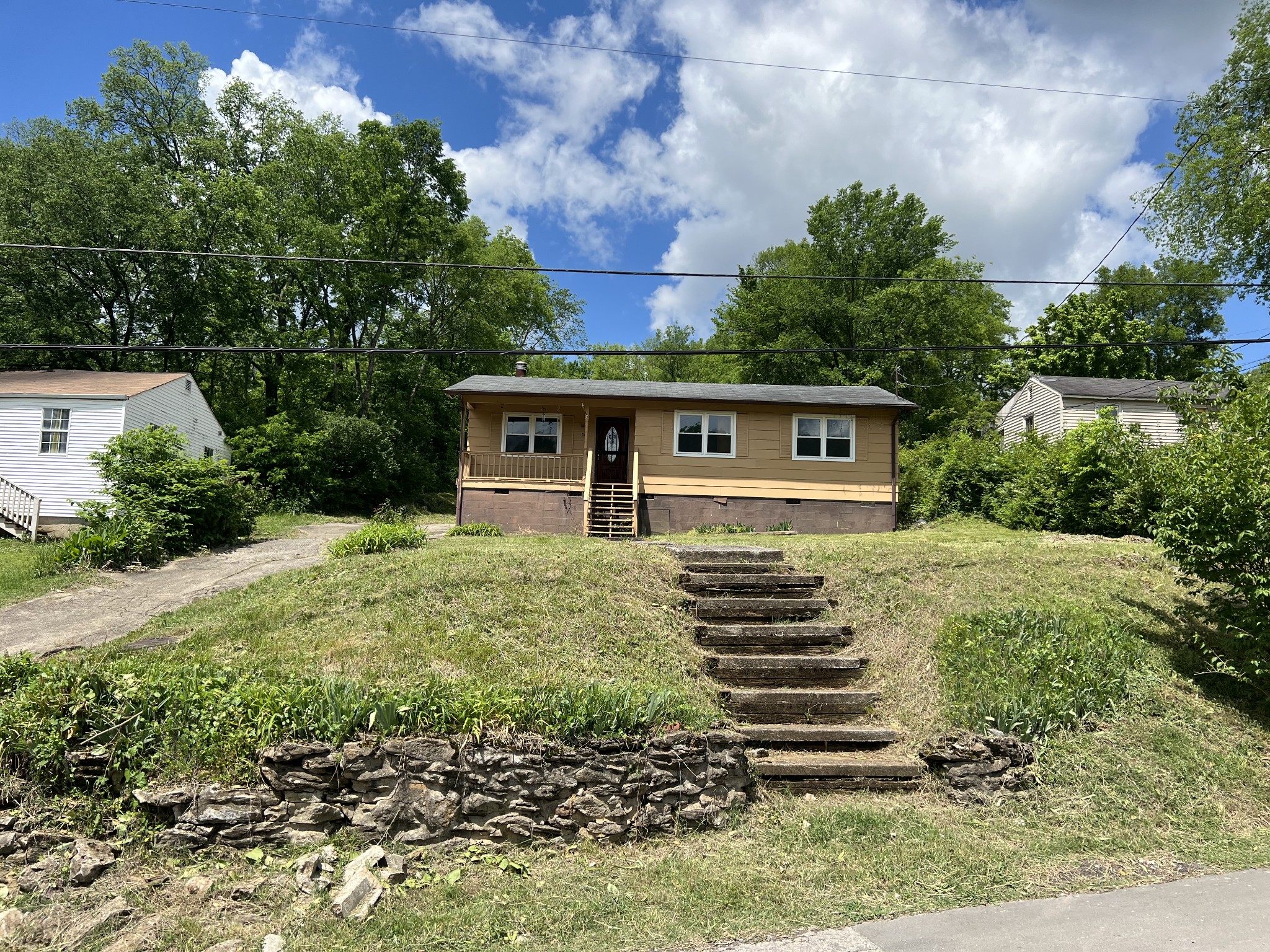 2405 Lloyd Avenue Nashville TN 37218