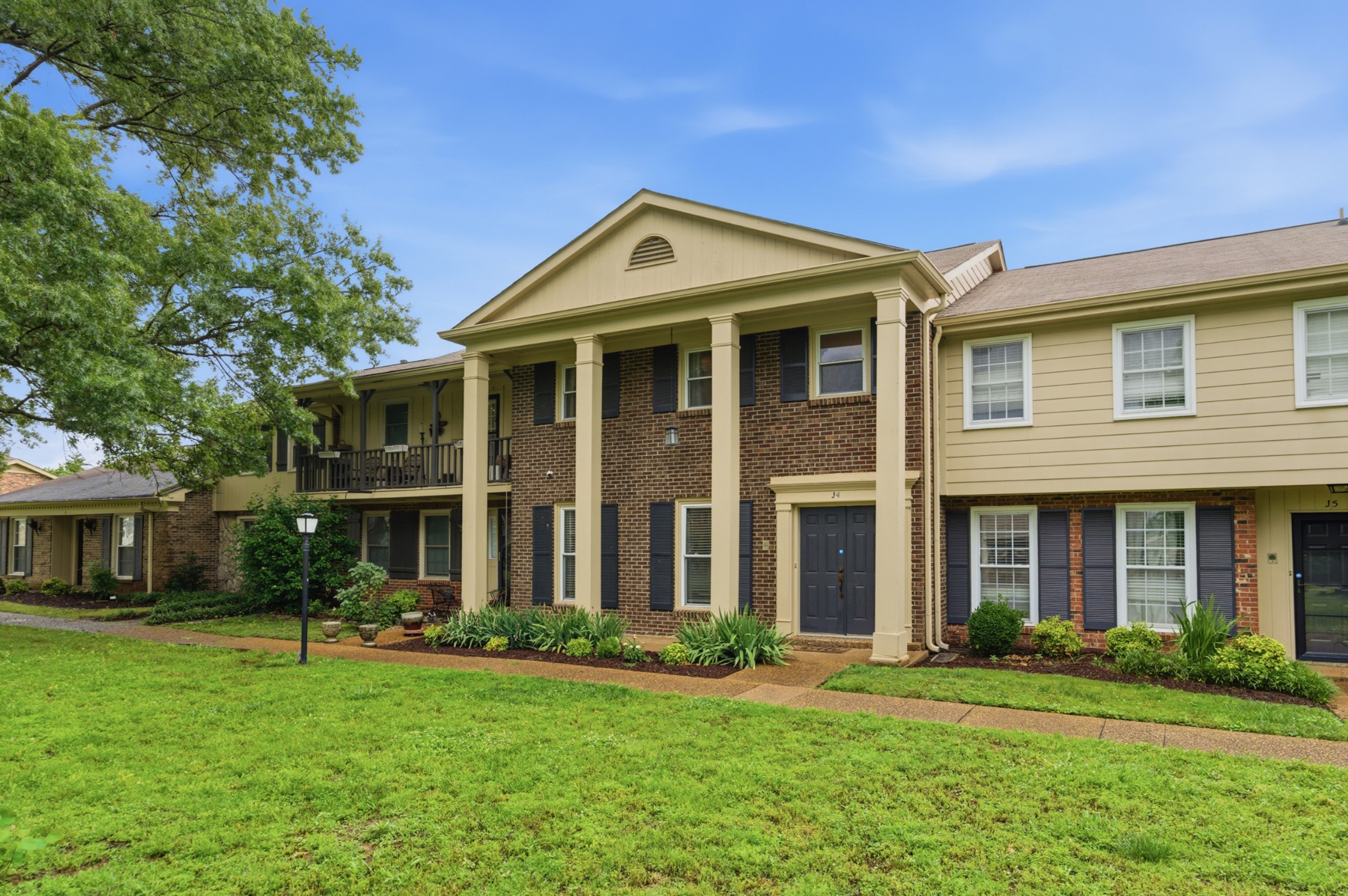 8207 Sawyer Brown Road Nashville TN 37221