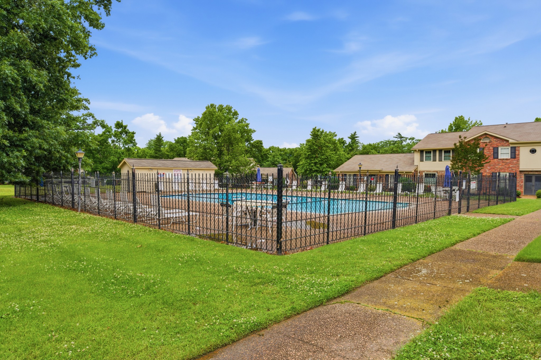 8207 Sawyer Brown Road Nashville TN 37221
