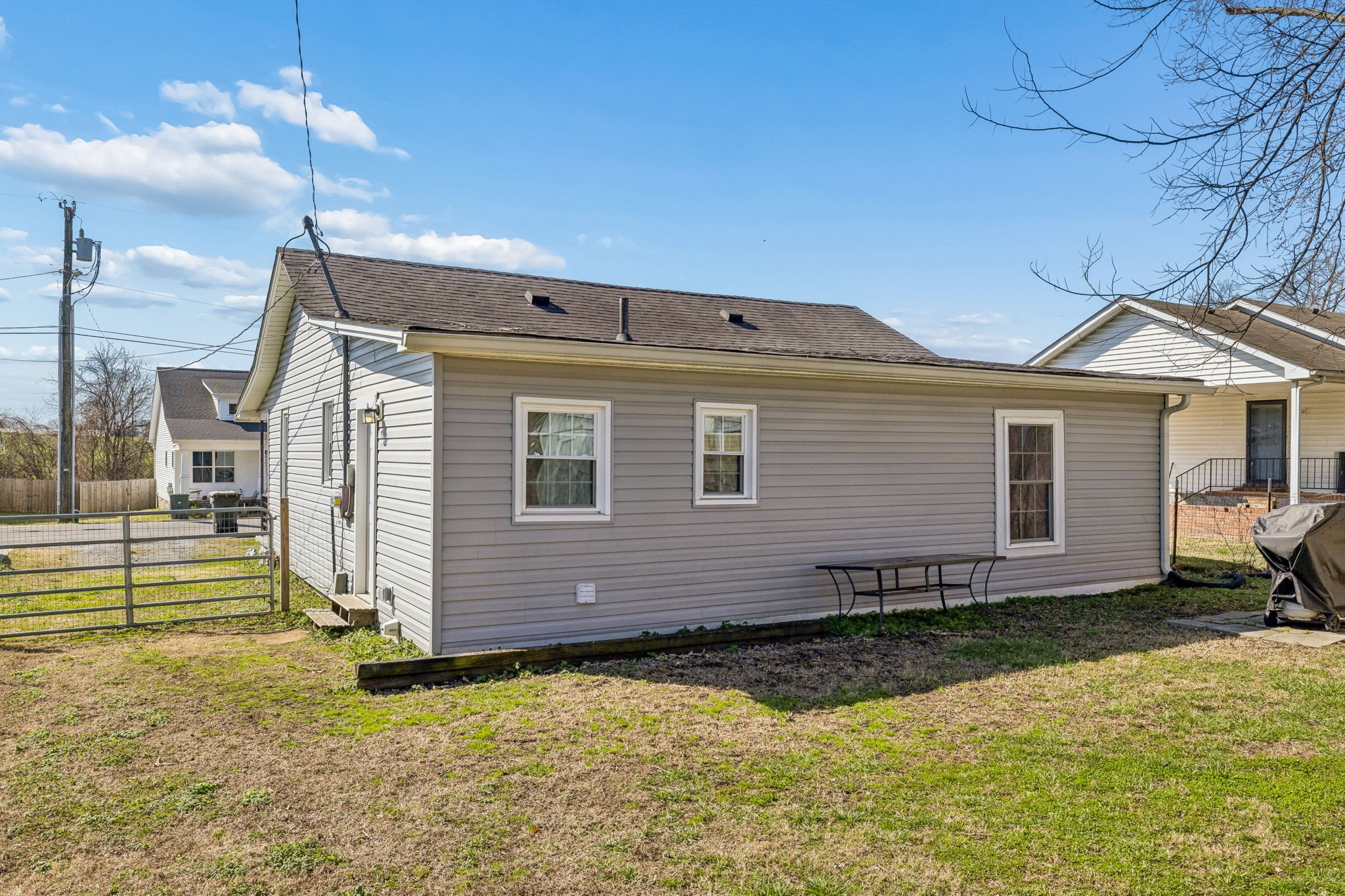 213 21st Ave, W Springfield TN 37172