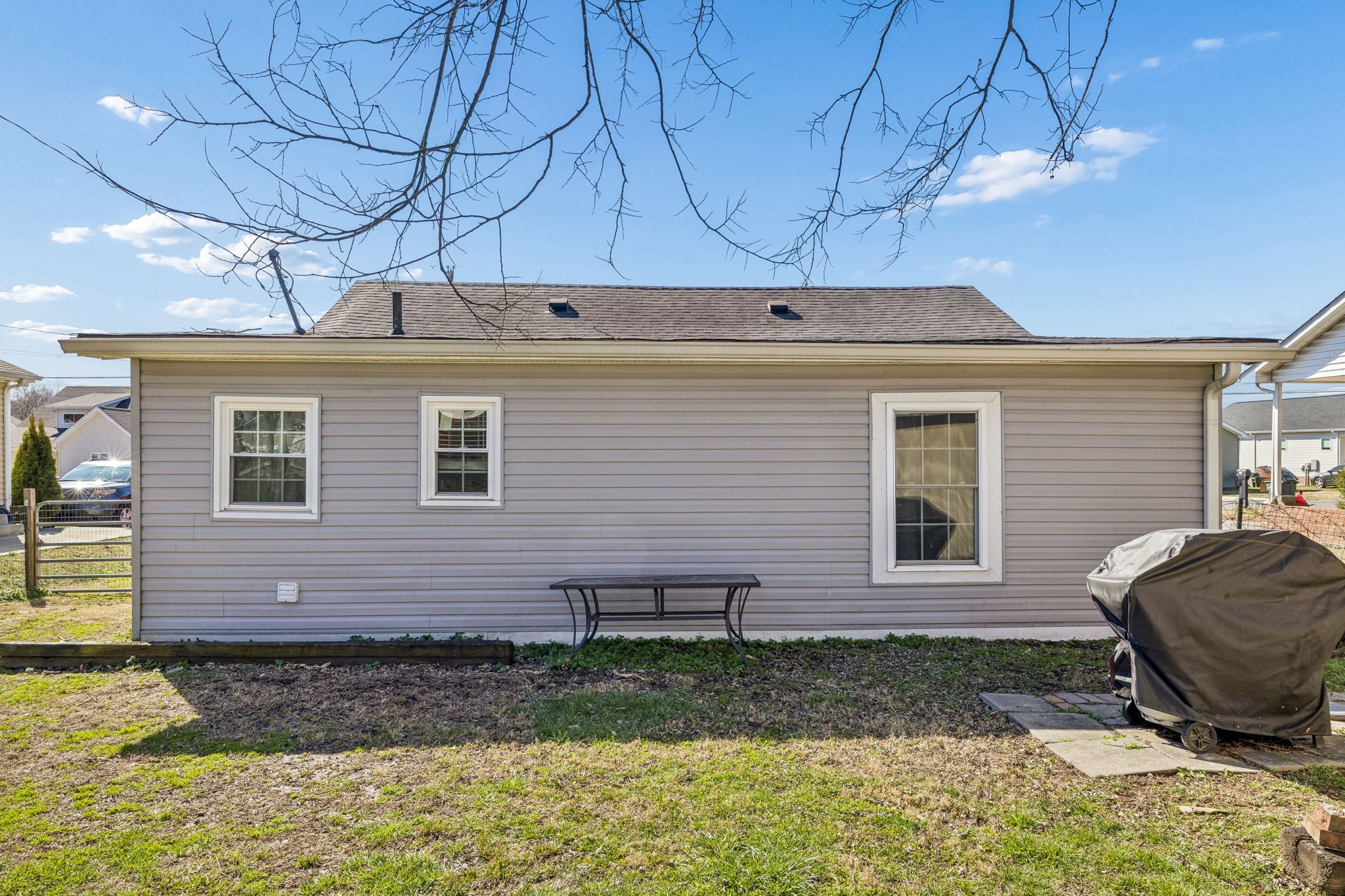 213 21st Ave, W Springfield TN 37172