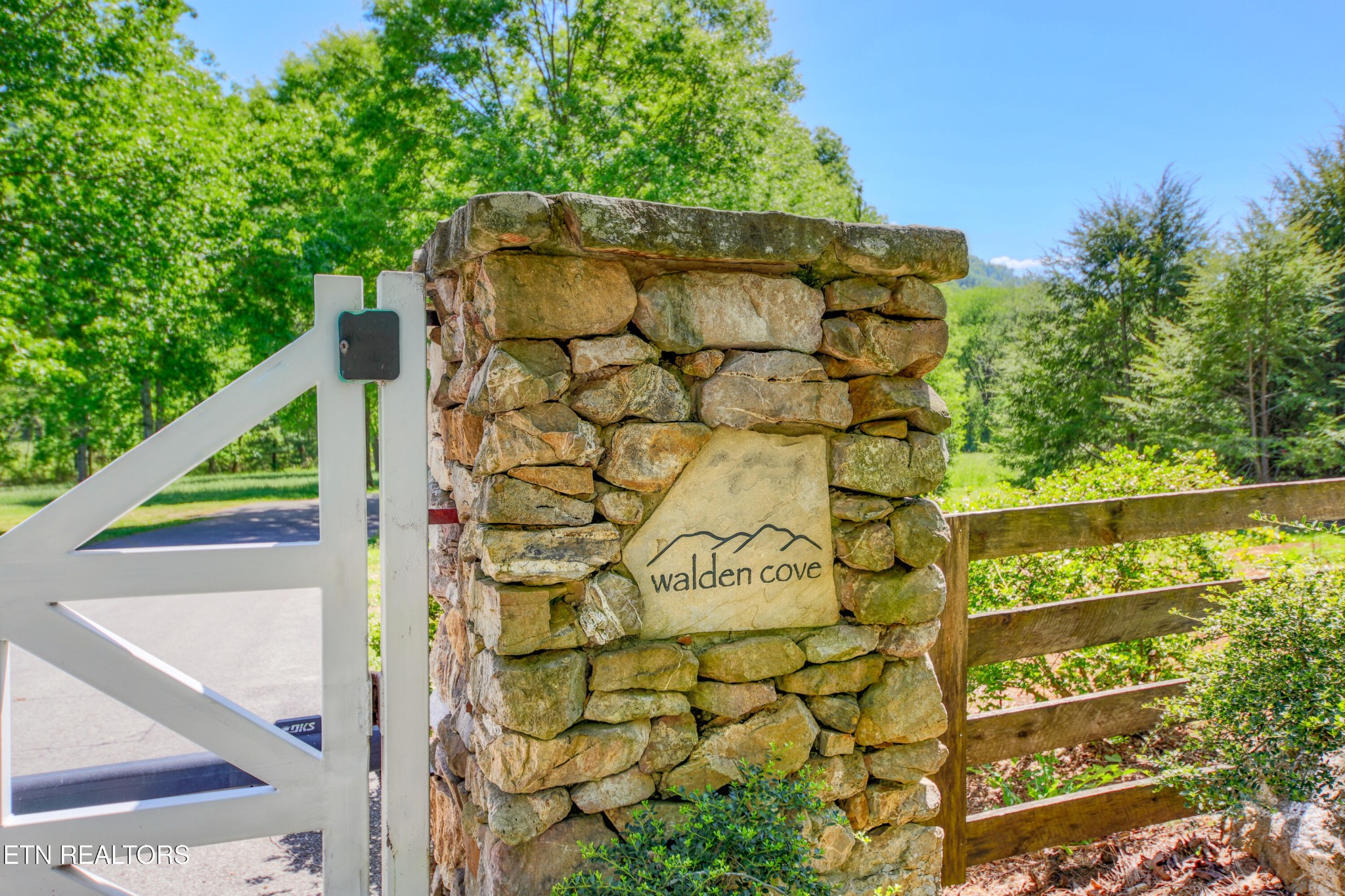 2122 Walden Cove Way Sevierville TN 37862