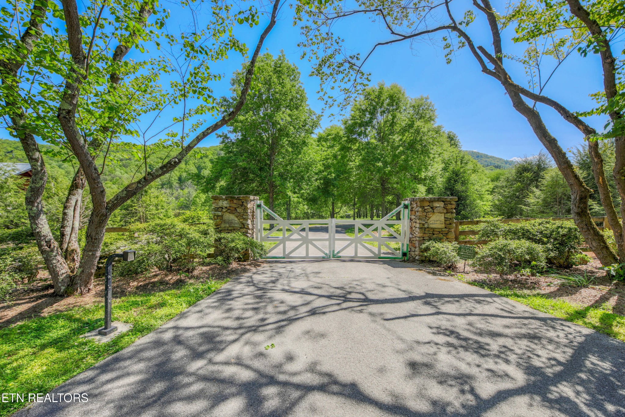 2122 Walden Cove Way Sevierville TN 37862