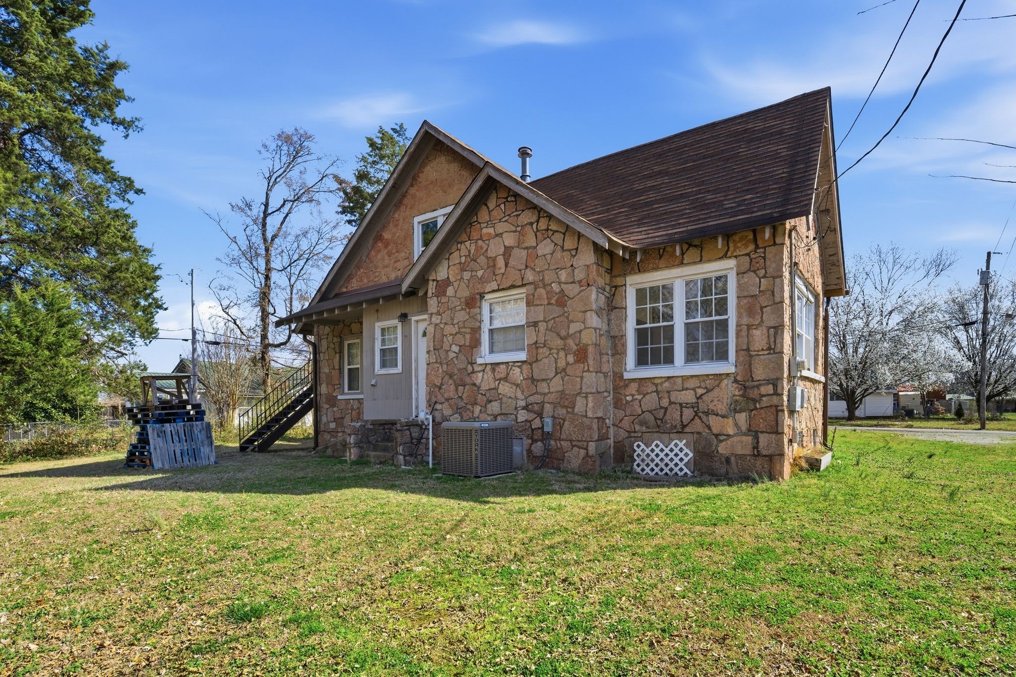 115 Florida Ave, N Parsons TN 38363
