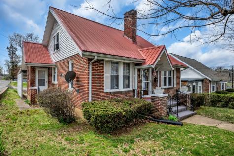 104 W Chestnut Street Dickson TN 37055