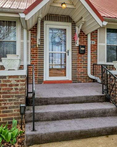 104 W Chestnut Street Dickson TN 37055