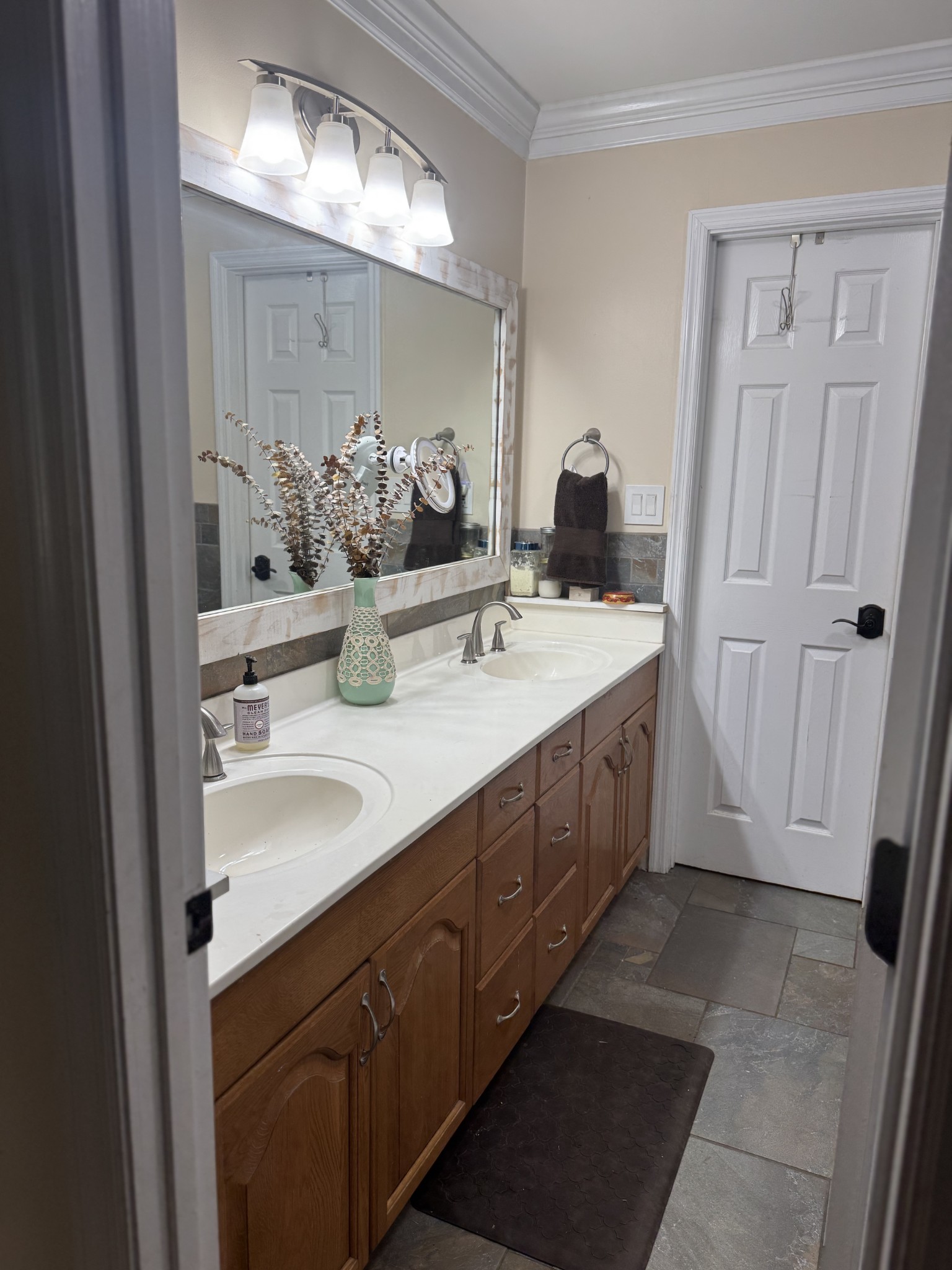 7061 E Plunders Creek Road Dickson TN 37055