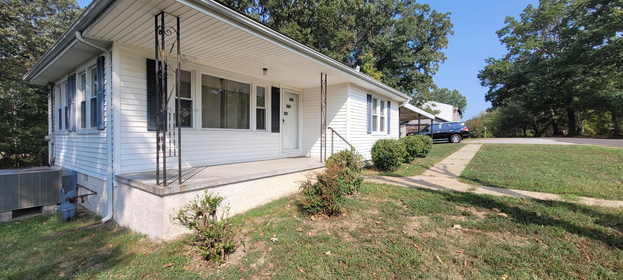10183 New Hope Road Bon Aqua TN 37025