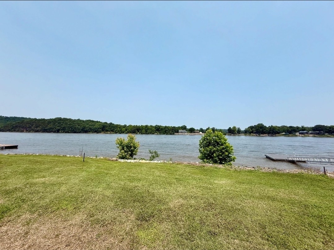 Clifton TN, 1039 River Front Drive