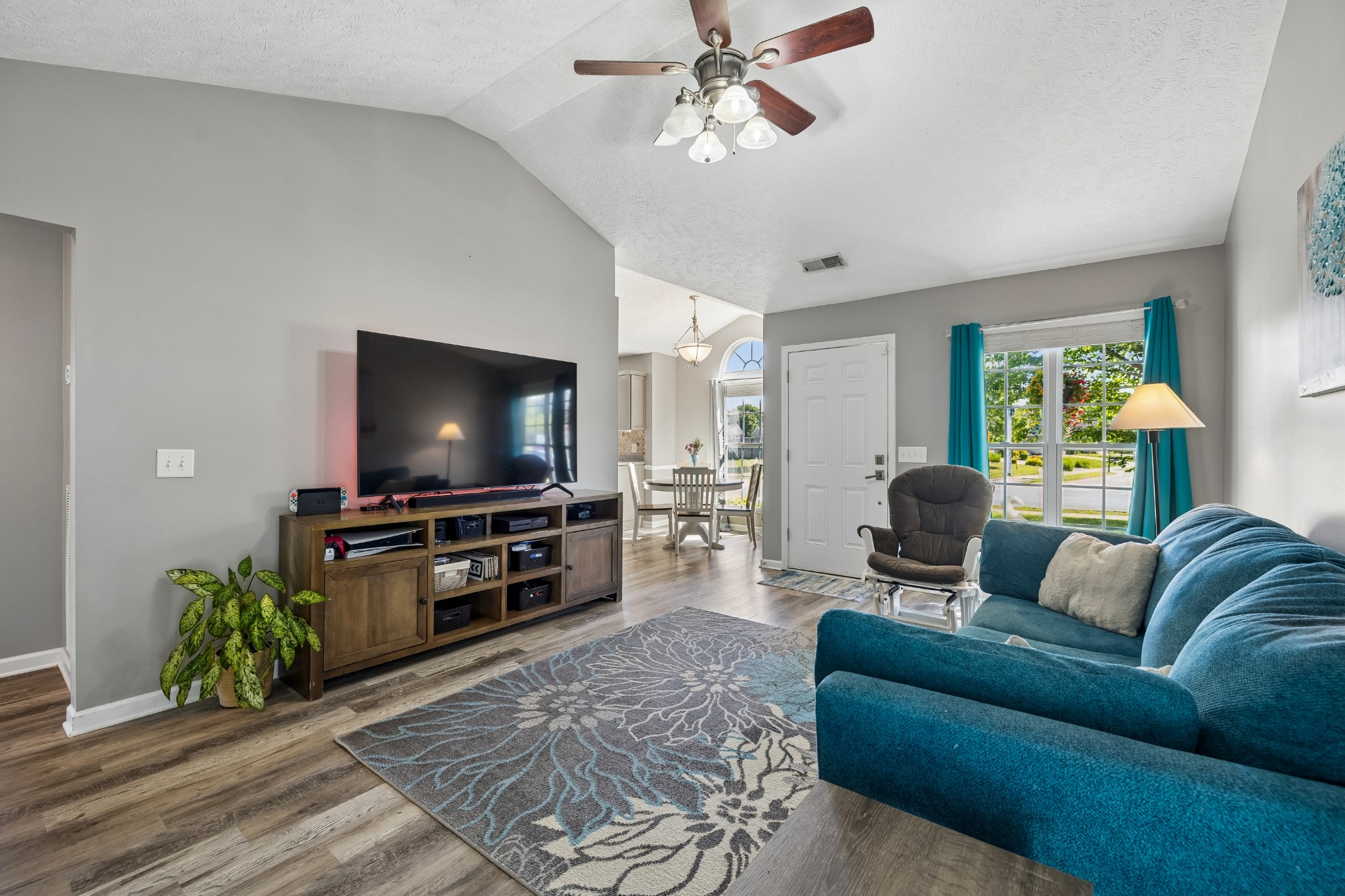 813 Magnolia Boulevard White House TN 37188