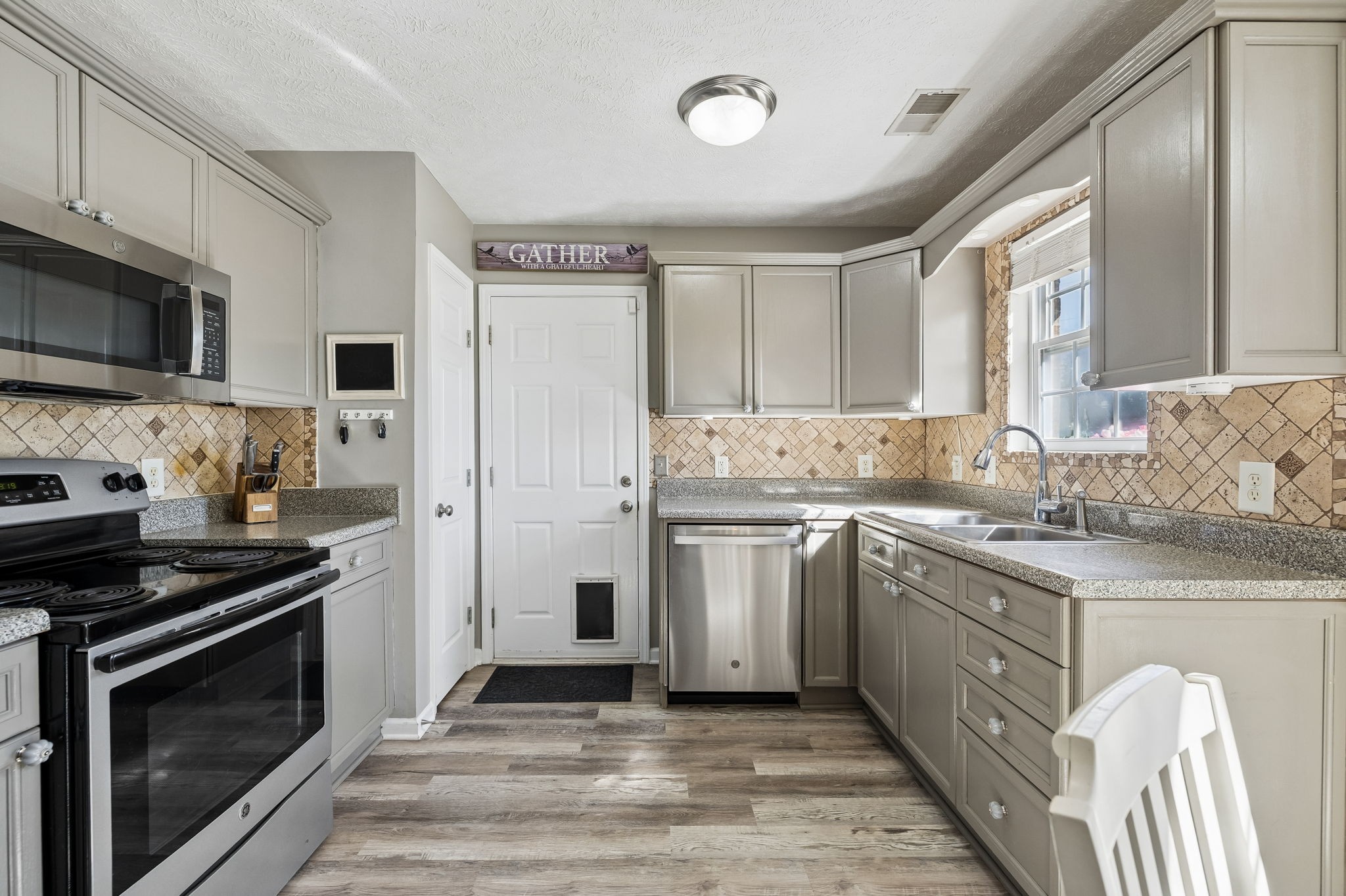 813 Magnolia Boulevard White House TN 37188
