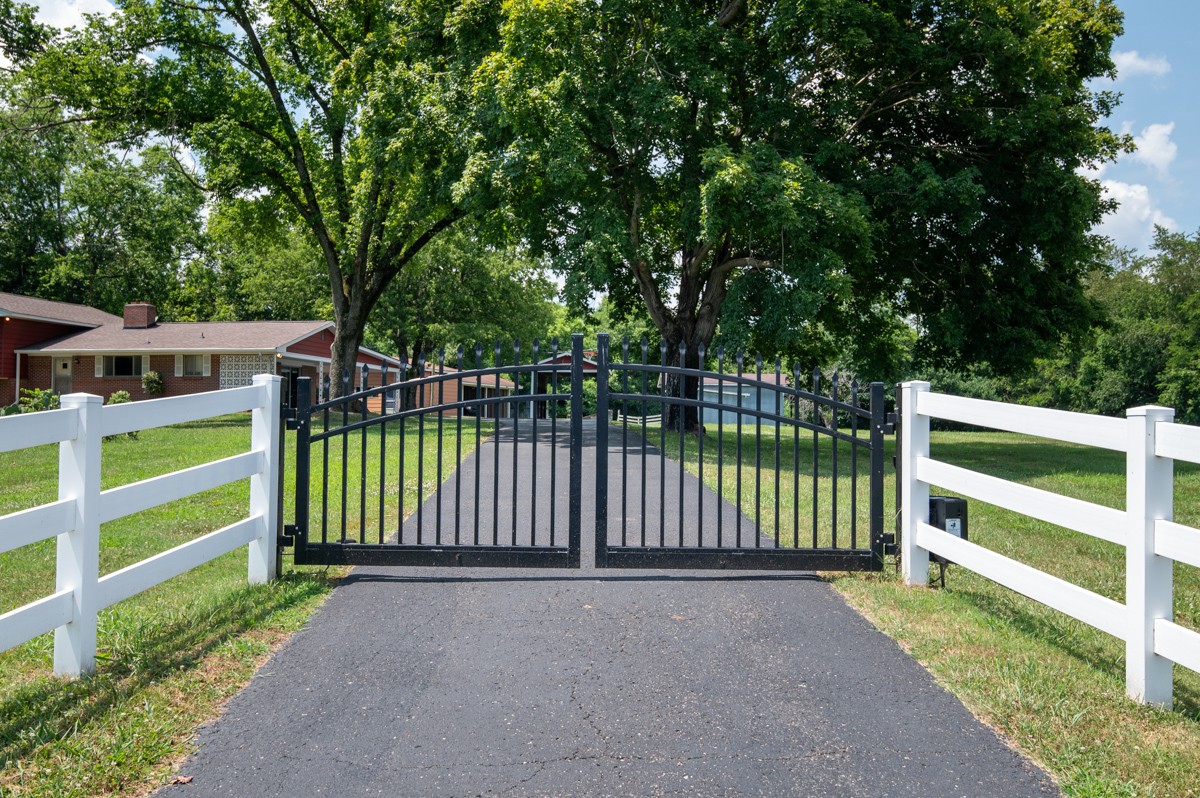 1386 Long Hollow Pike Gallatin TN 37066