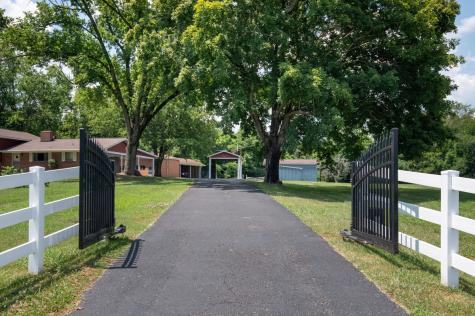 1386 Long Hollow Pike Gallatin TN 37066