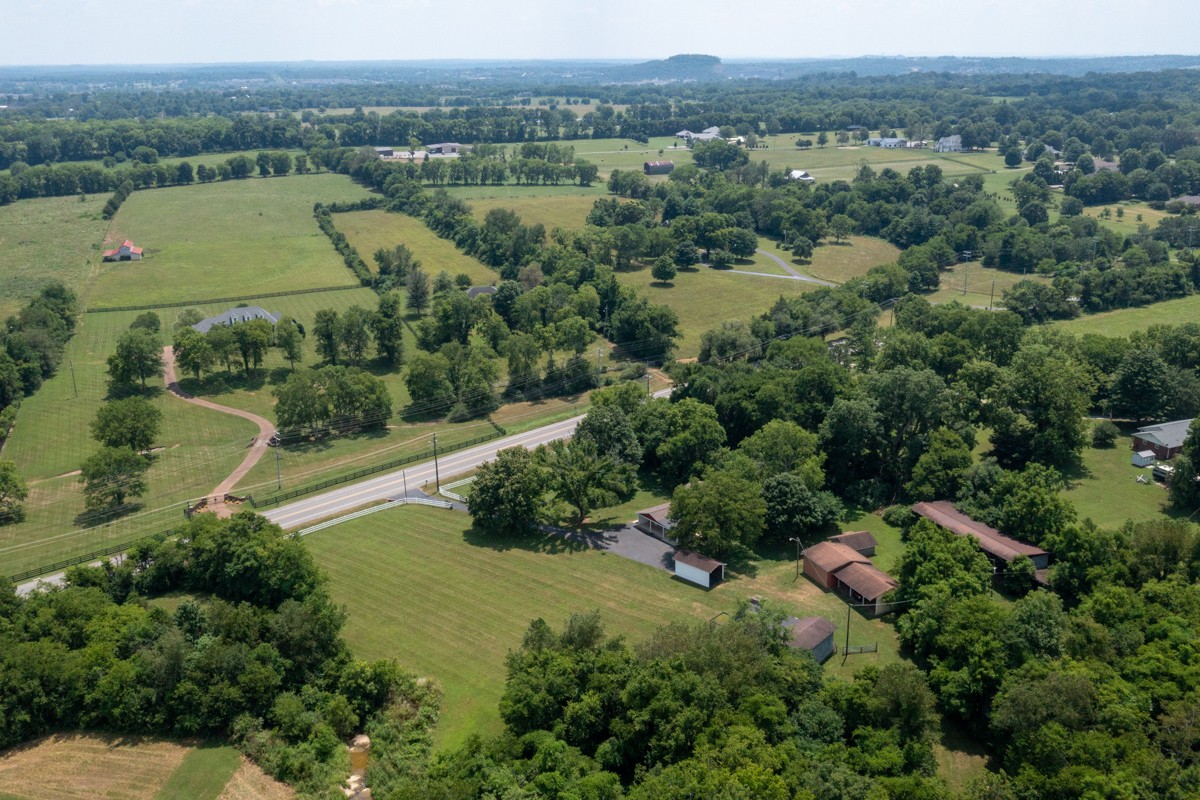 1386 Long Hollow Pike Gallatin TN 37066