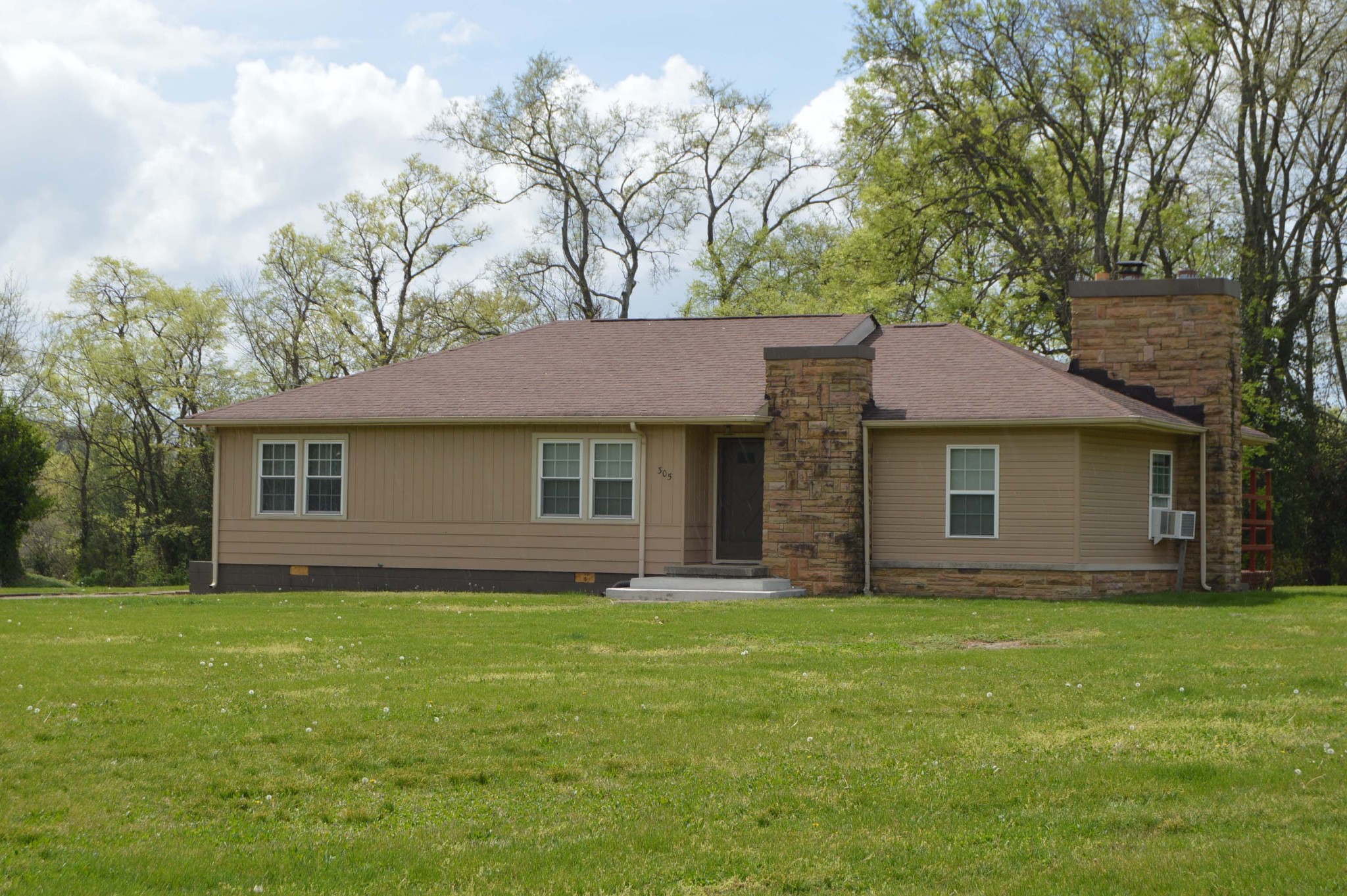 305 Peacock Street Bell Buckle TN 37020
