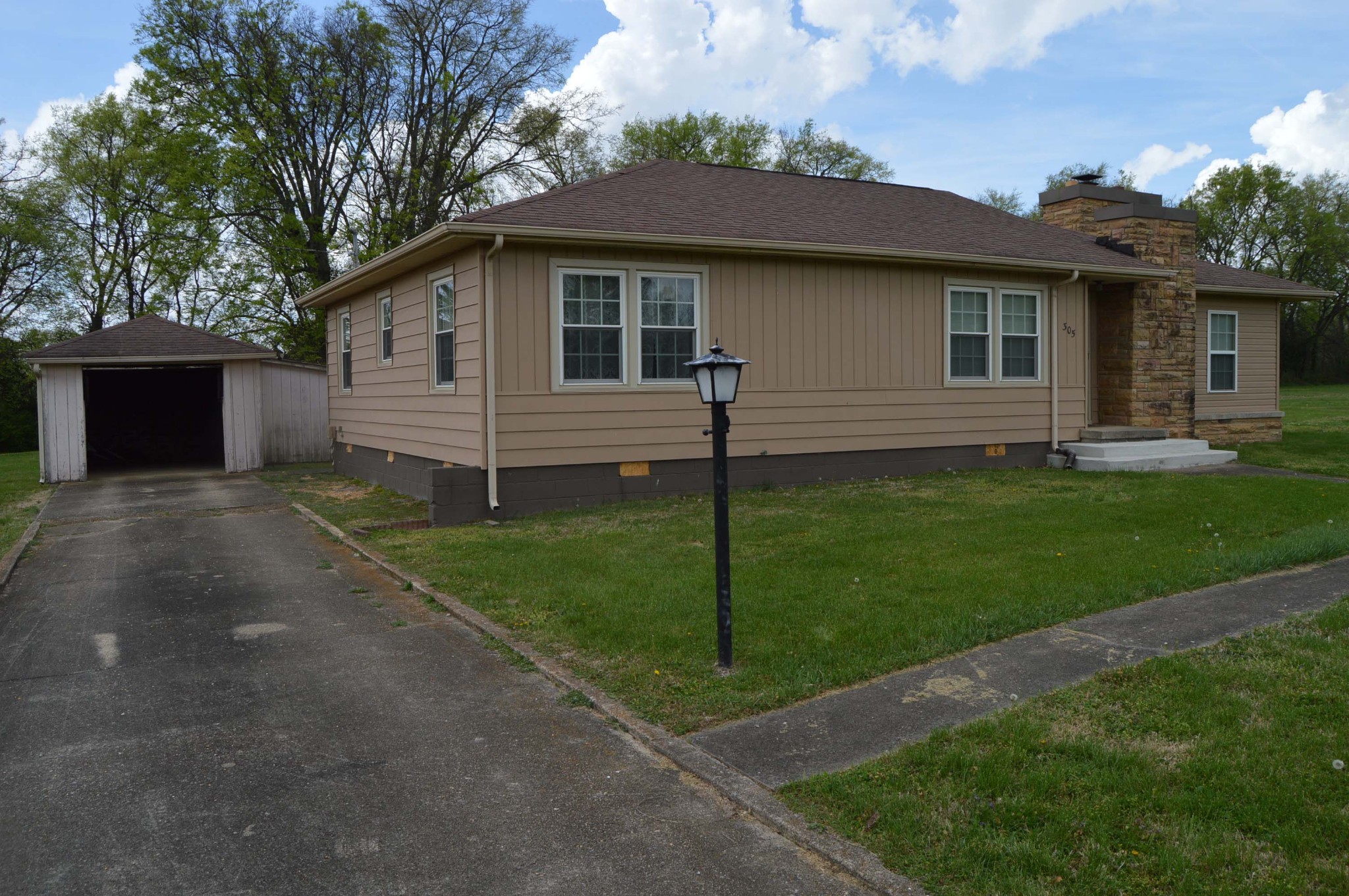 305 Peacock Street Bell Buckle TN 37020