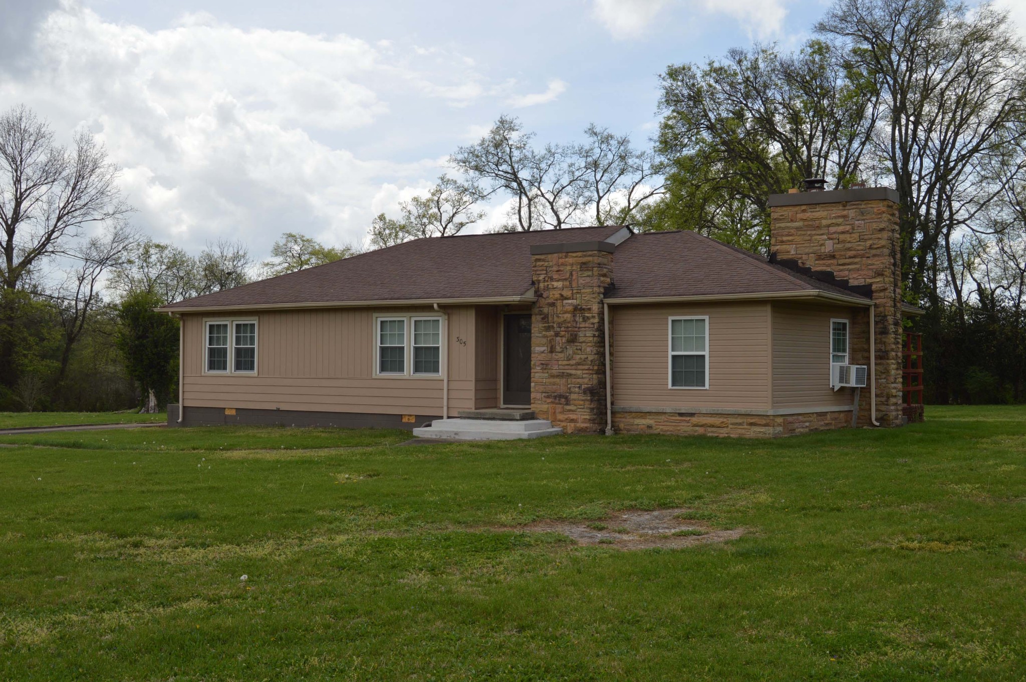 305 Peacock Street Bell Buckle TN 37020