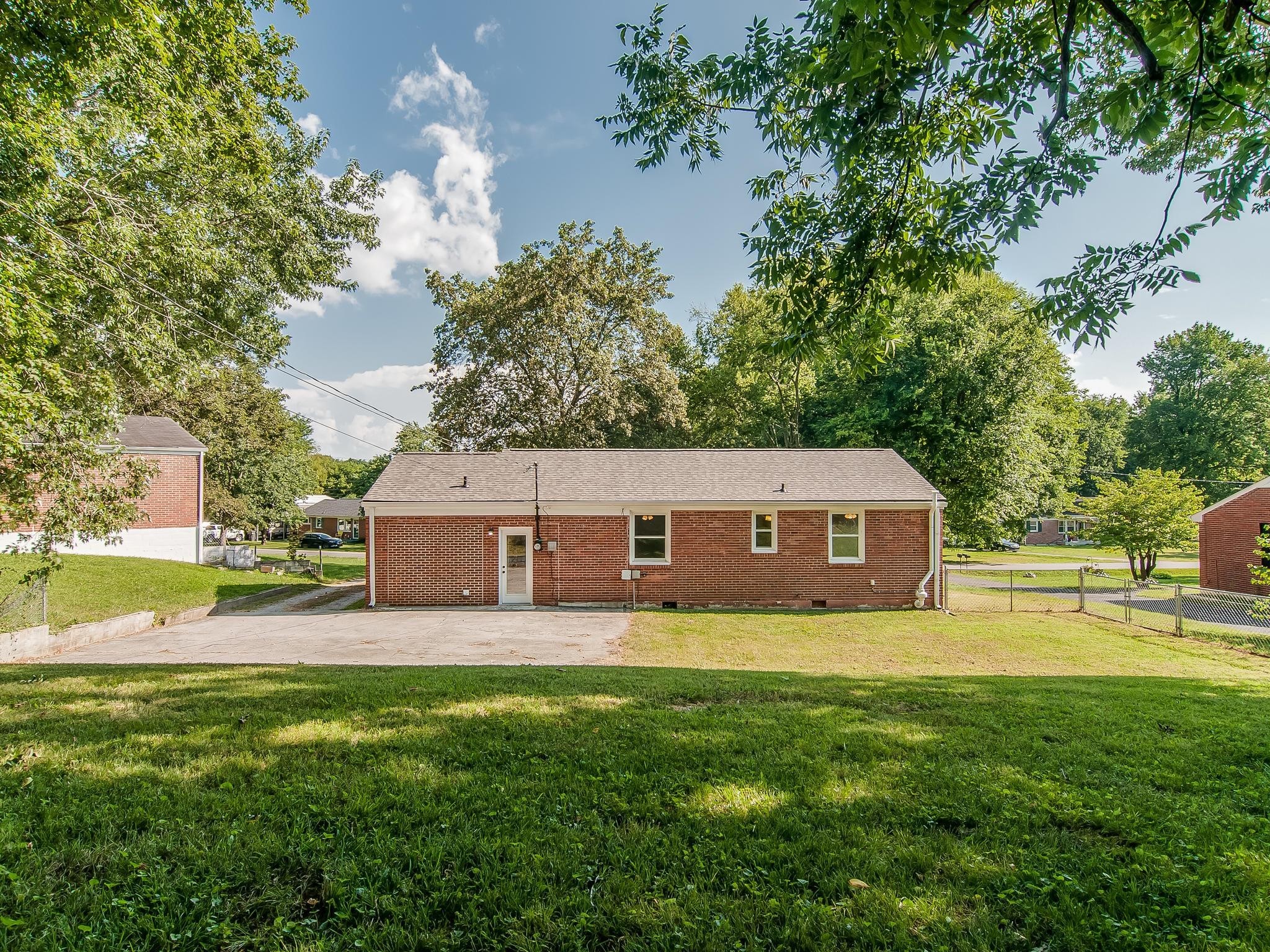 202 Pleasant Drive Columbia TN 38401