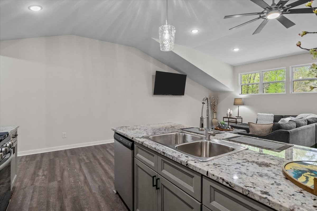 555 Parrish Lane Mc Ewen TN 37101