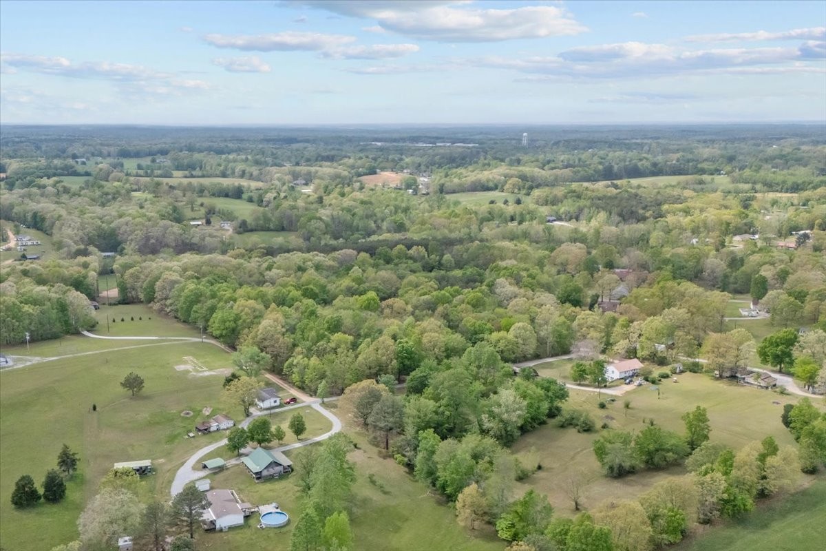 555 Parrish Lane Mc Ewen TN 37101